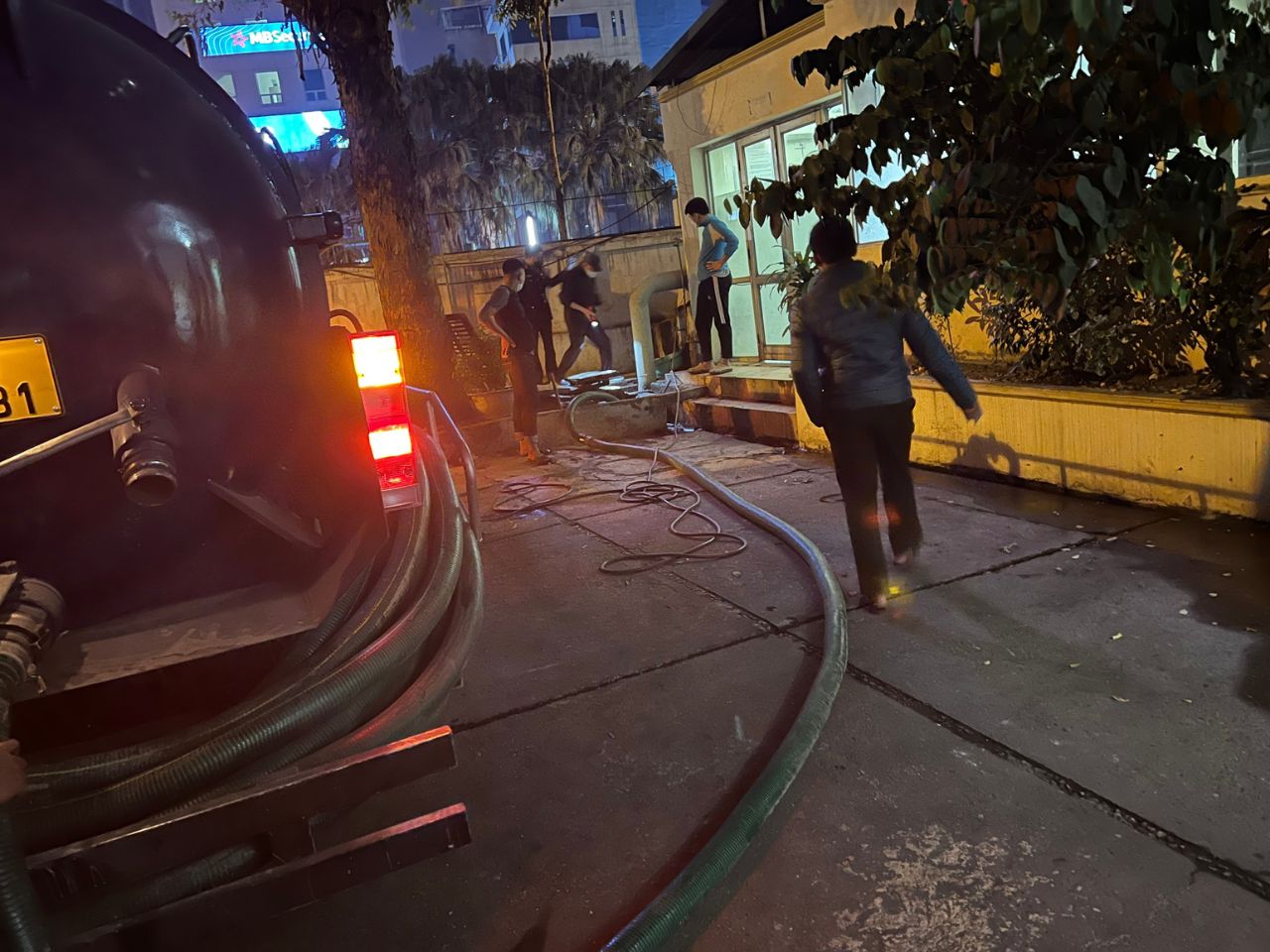 hút bể phốt quận long biên